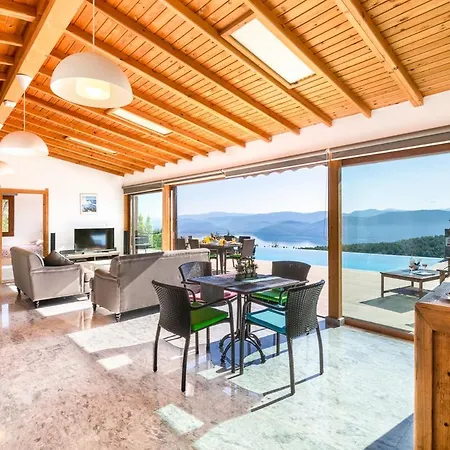 Sleeps 6 Pool Air Con Wifi Βίλα